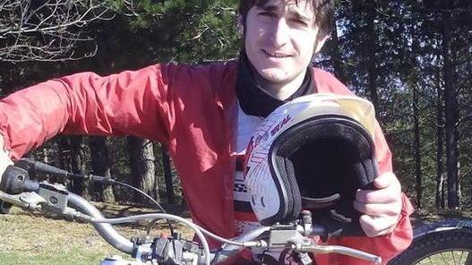 Muore in moto a 30 anni, il sindaco: istituiremo i sensi unici per ridurre i rischi all’incrocio