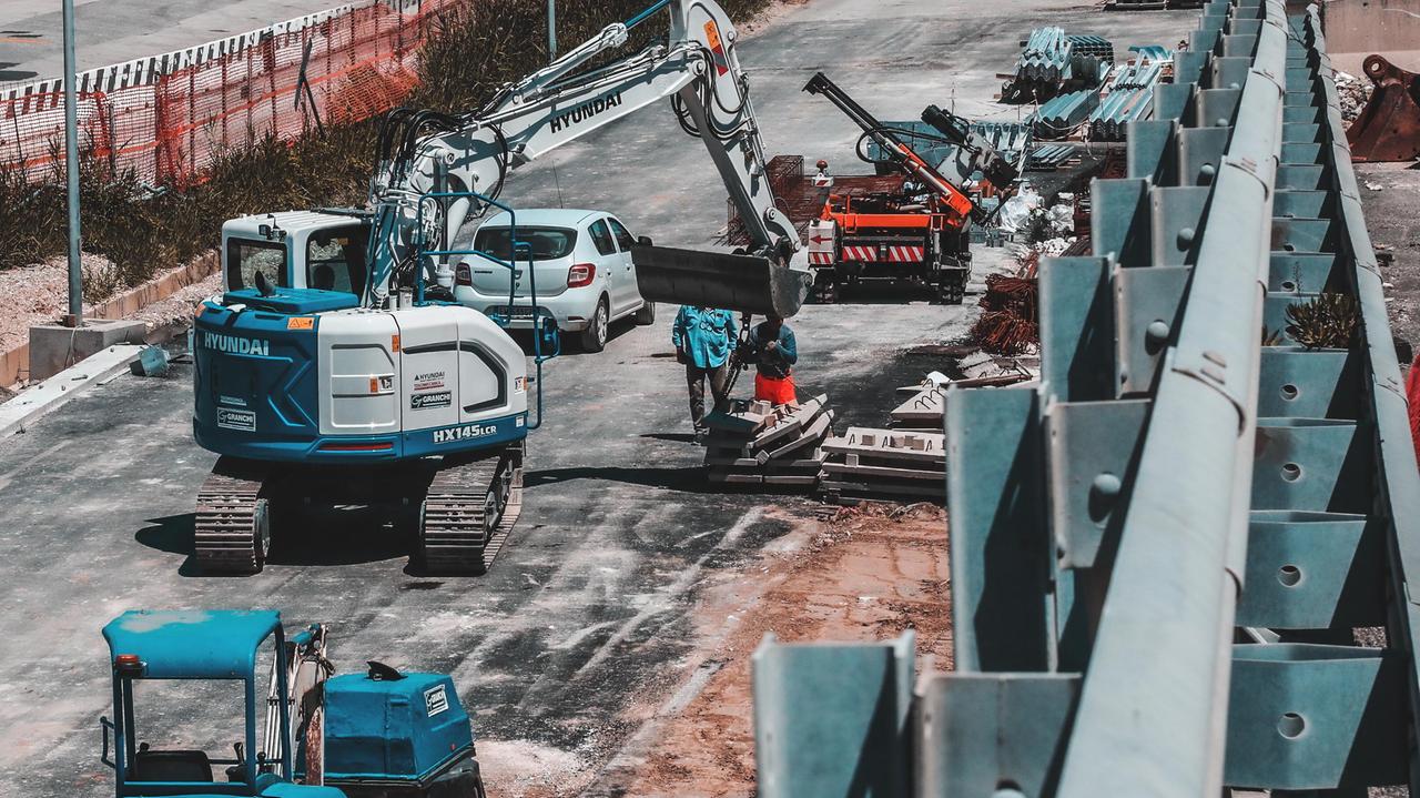 Sulla Fi-Pi-Li la maxi-buca non c’è più, ma la deviazione sì: occhio al traffico caos