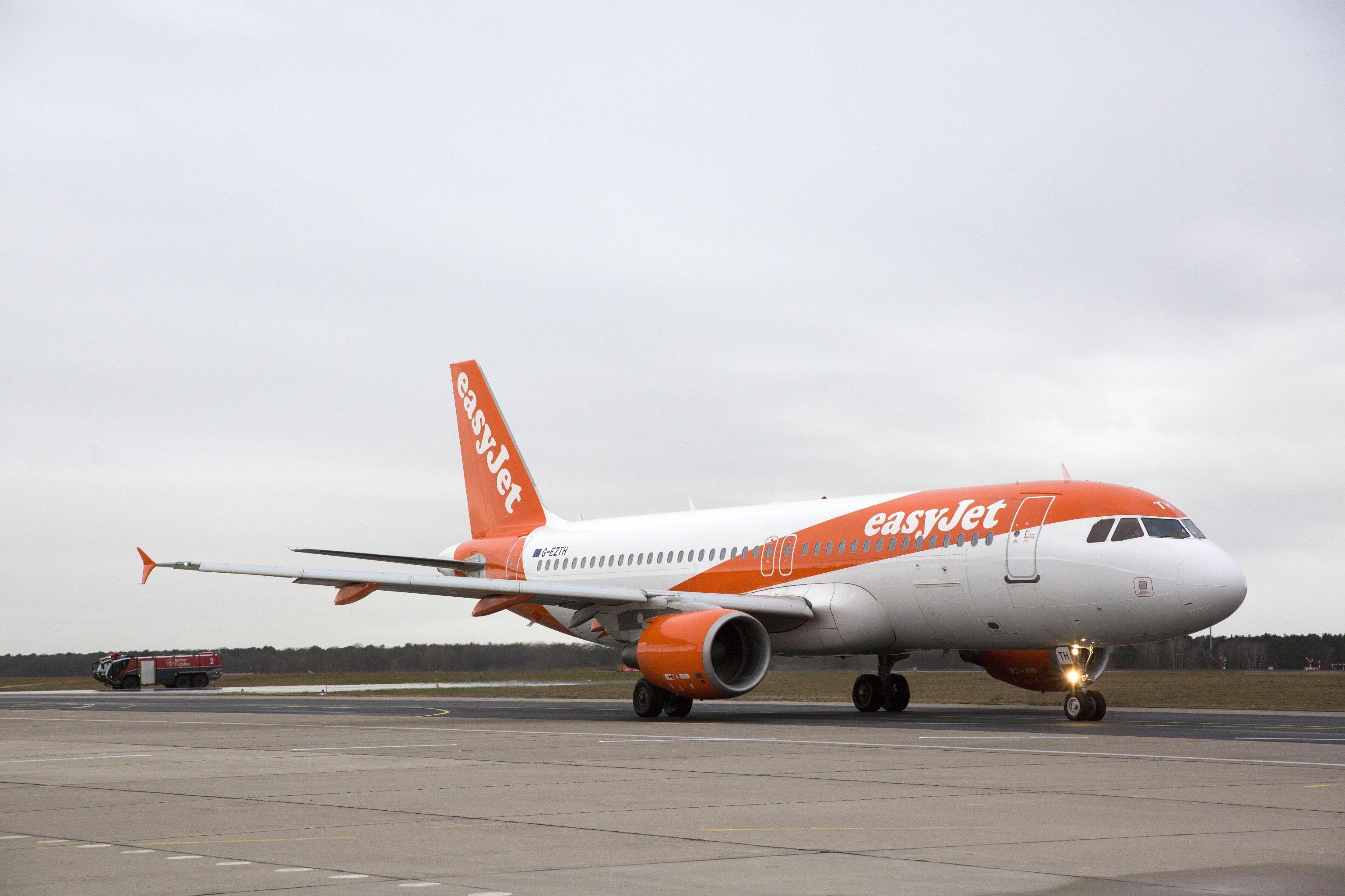 EasyJet, da metà giugno ripartono i voli su Olbia e Cagliari