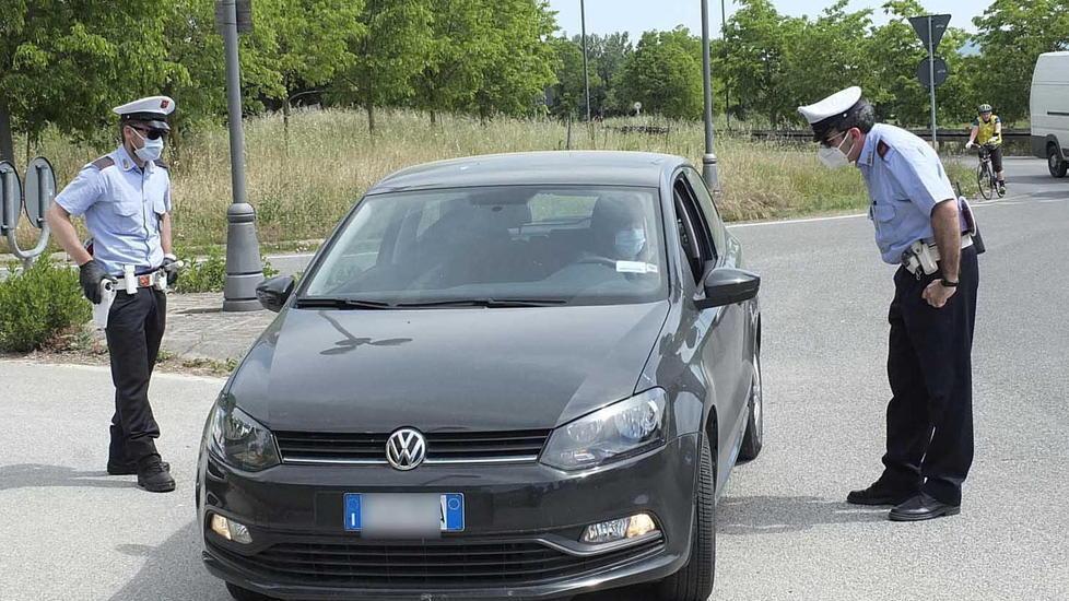 Mancano i vigili e il concorso è bloccato: il Comune di Pistoia lancia una selezione