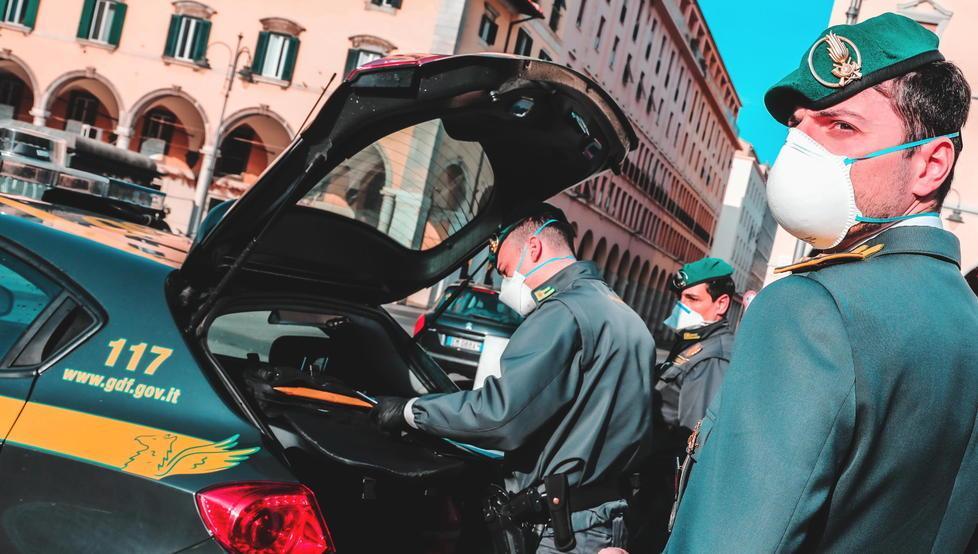 Scoperta frode carosello sui cellulari 4 imprenditori nei guai, uno è massese