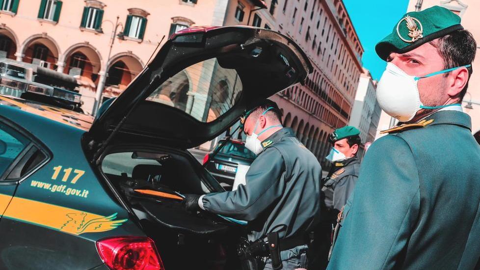 Scoperta frode carosello sui cellulari 4 imprenditori nei guai, uno è massese