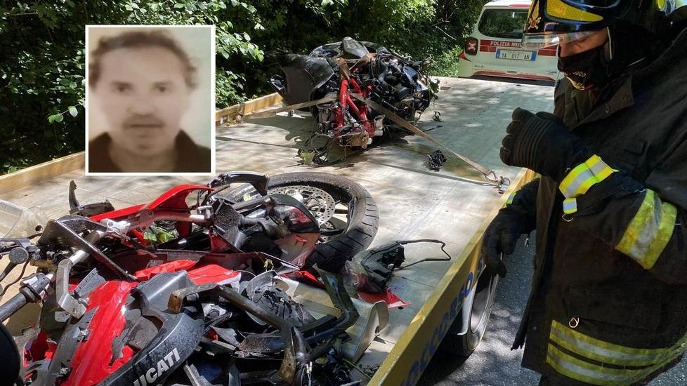 In fin di vita motociclista di 54 anni dopo il violento scontro con un’auto