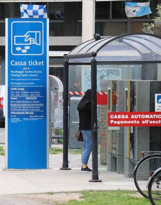 Il giudice a Ferrara Tua «Ridate le qualifiche ai sette dipendenti» 