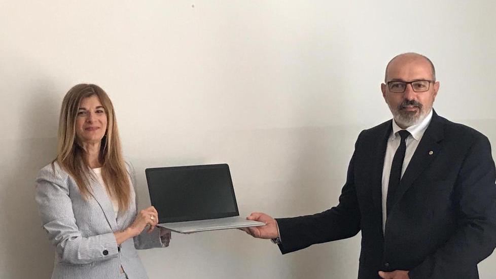 I Lions per gli studenti In dono al “Bonati” sei personal computer