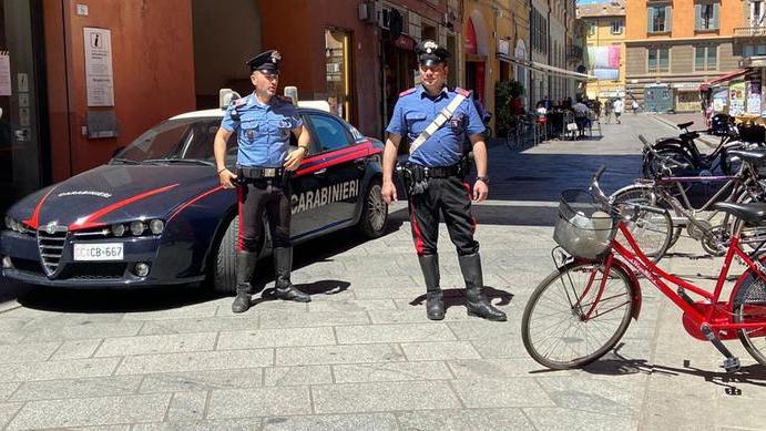 Tenta di rubare una bicicletta ma un cittadino lo fa arrestare