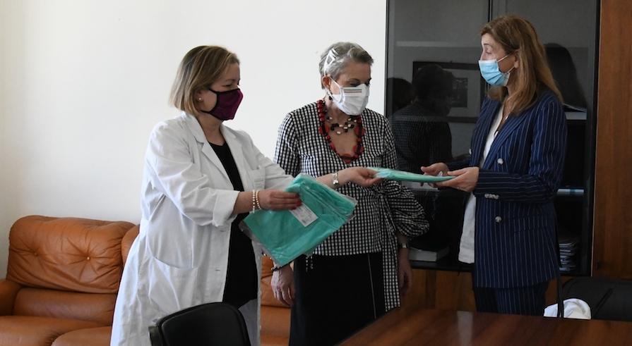 Covid 19, la famiglia Ciusa di Nuoro dona 500 tute all’ospedale 