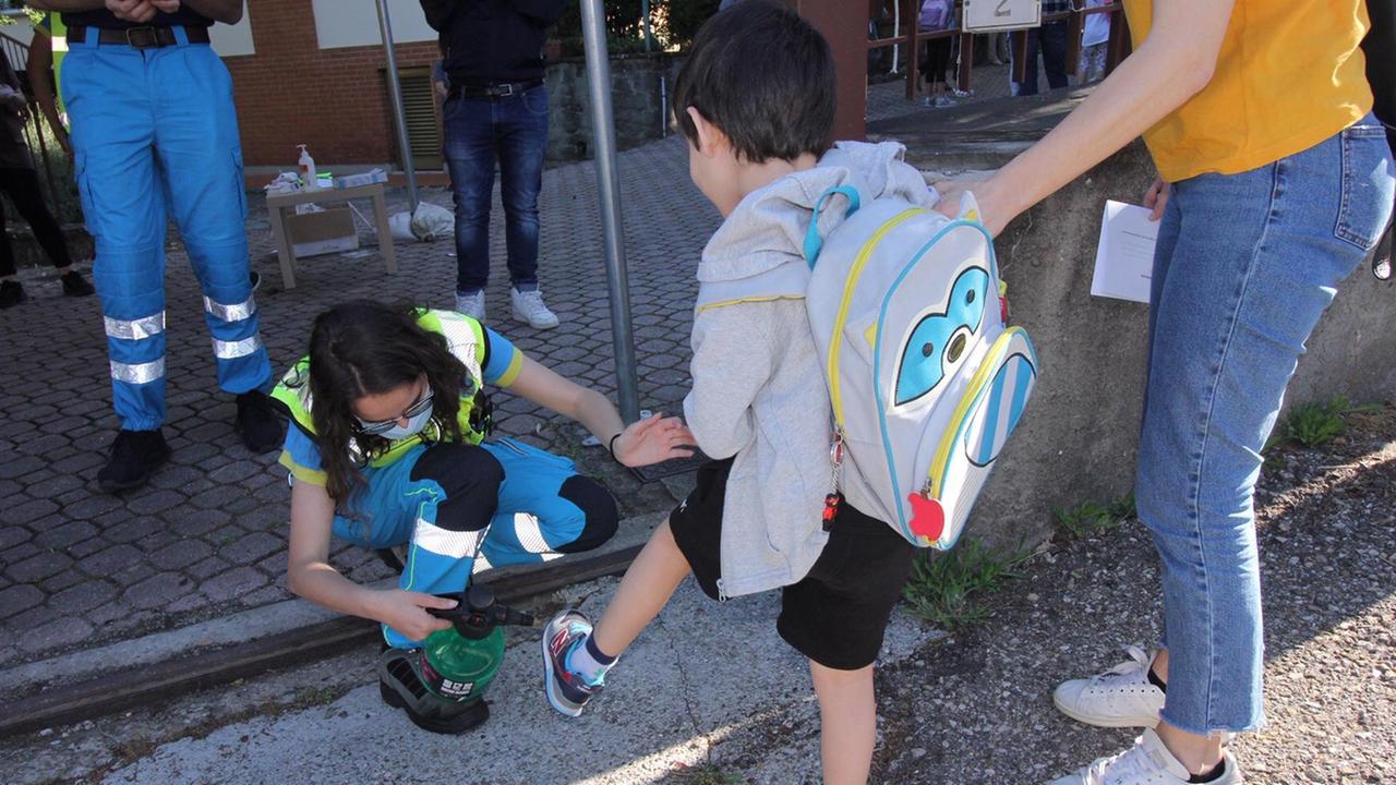 A Poggio a Caiano è già iniziata l'attività per gli studenti, nei cortili delle scuole