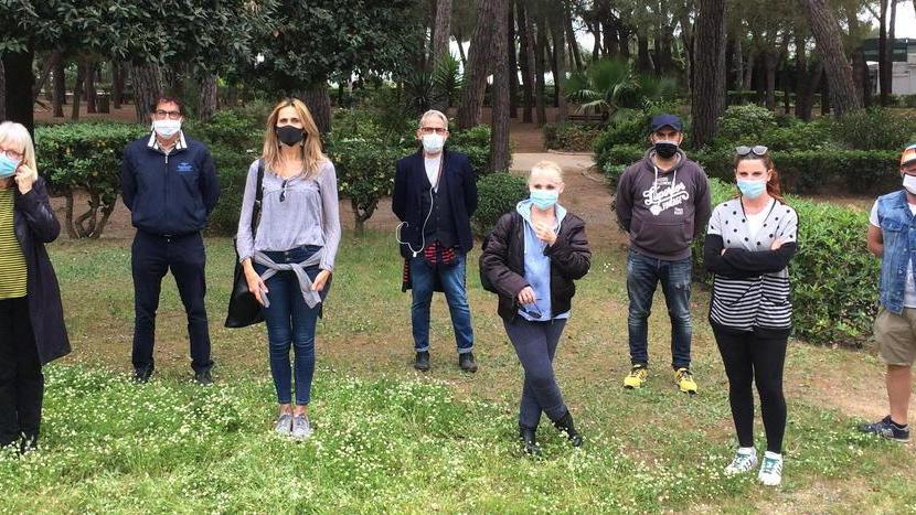I commercianti di Rosignano chiedono chiarezza al Comune: «Vogliamo risposte su viabilità e sosta»
