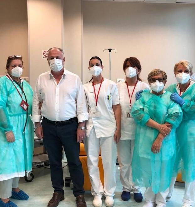 Il presidente della Provincia Lorenzetti: «Donare il plasma ti fa felice, aiuti gli altri» 