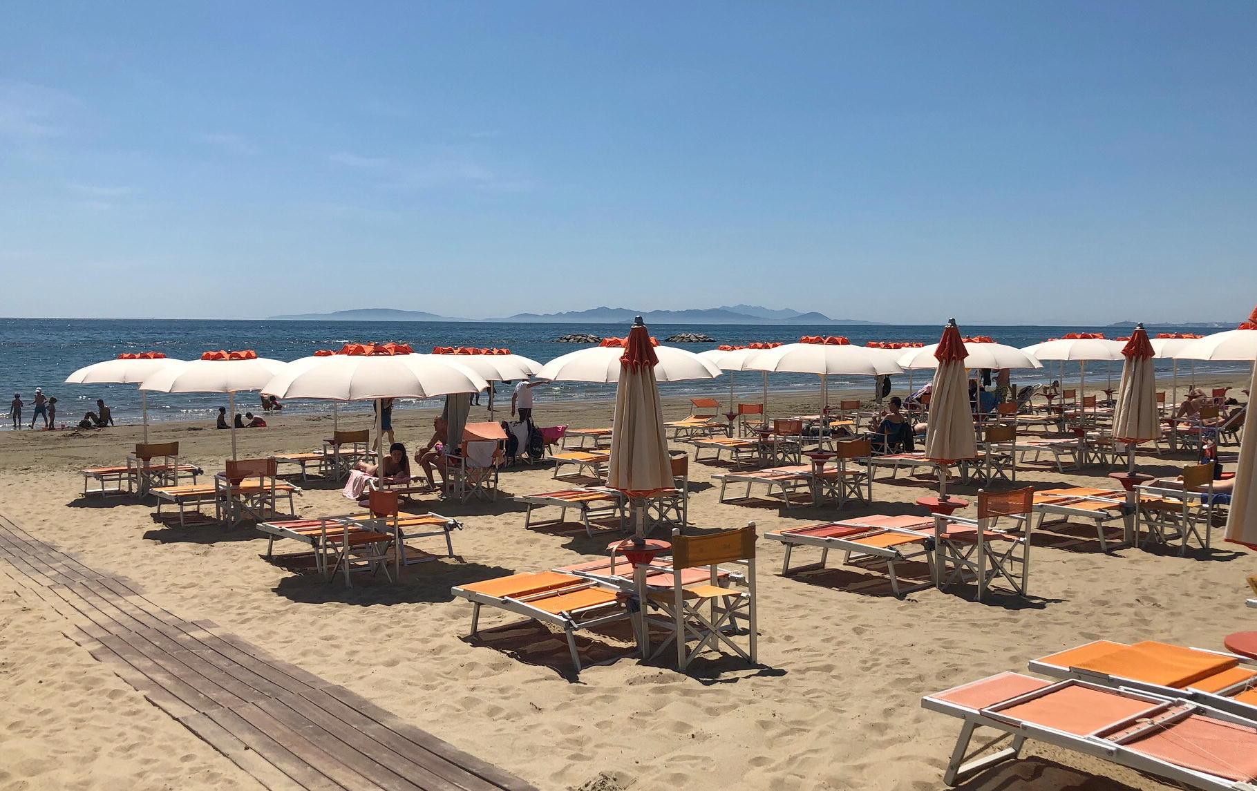 Campeggi, spiagge e piscine: le nuove linee guida. Riaprono le terme e i circoli