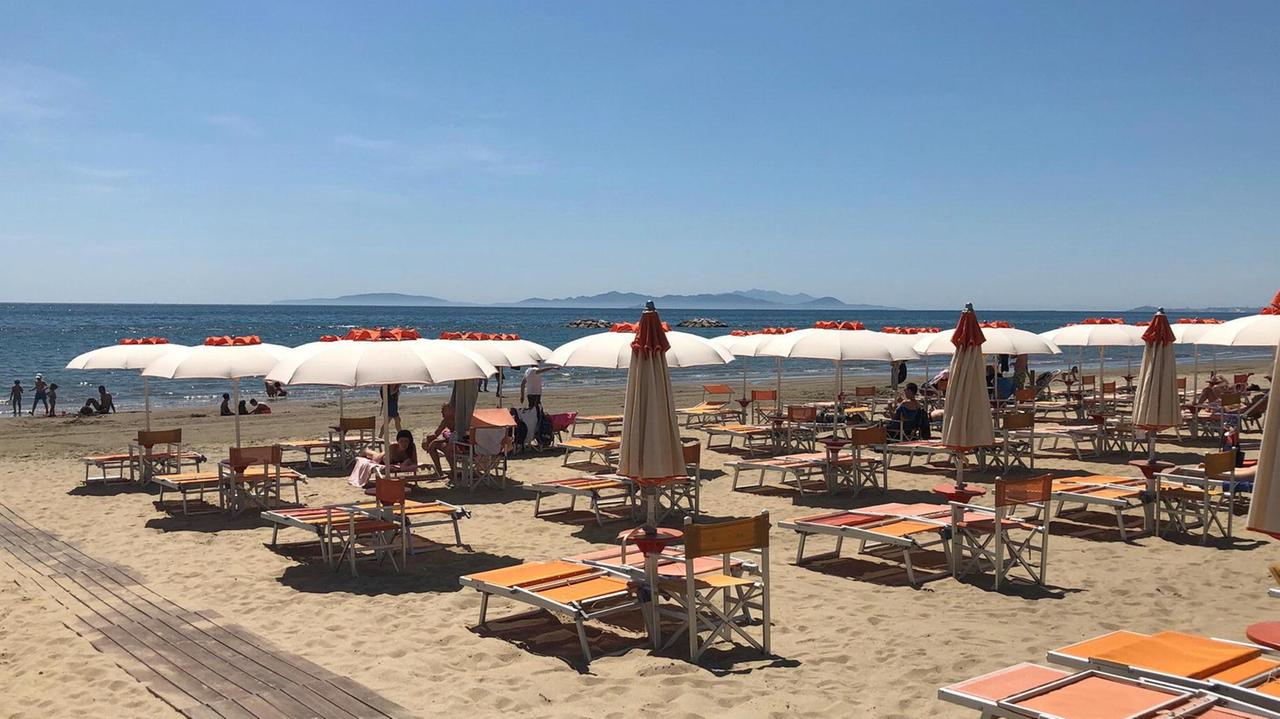 Campeggi, spiagge e piscine: le nuove linee guida. Riaprono le terme e i circoli