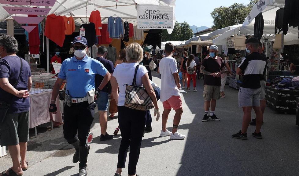 Il mercato di Forte dei Marmi riparte in sordina
