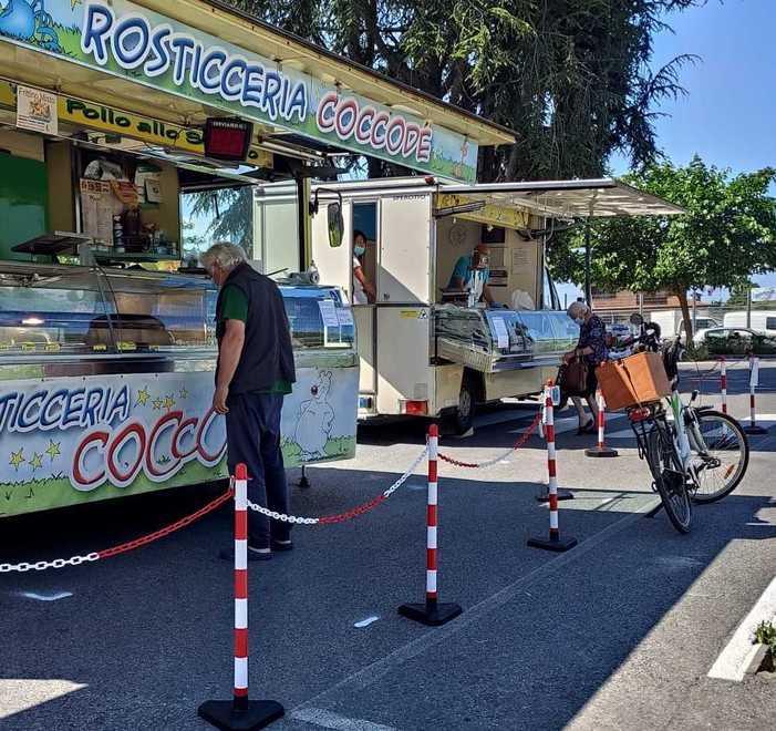 Proteste a Capezzano Pianore per il mercato versione Covid 