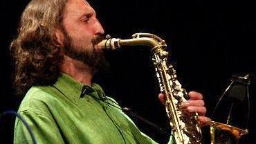 Dimitri Grechi Espinoza tra sacralità dei suoni e la magia delle 7 note