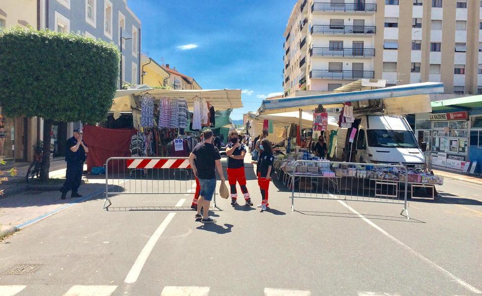 Mercato cittadino del martedì ieri tutti i banchi presenti 