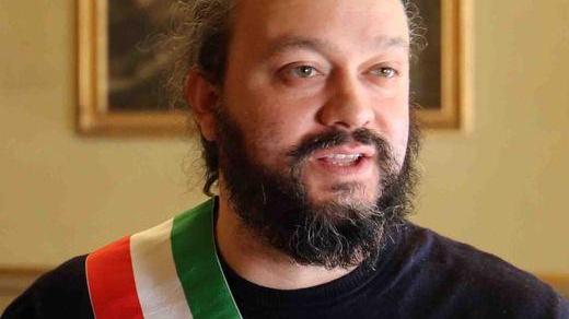 Multe da 300 euro per chi getta in strada guanti e mascherine