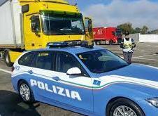 Camionista viaggiava con tachigrafo truccato Stangato da Polstrada
