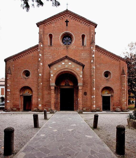 Don Nildo alla gente a messa un anno fa «L’oratorio non è un centro sociale 