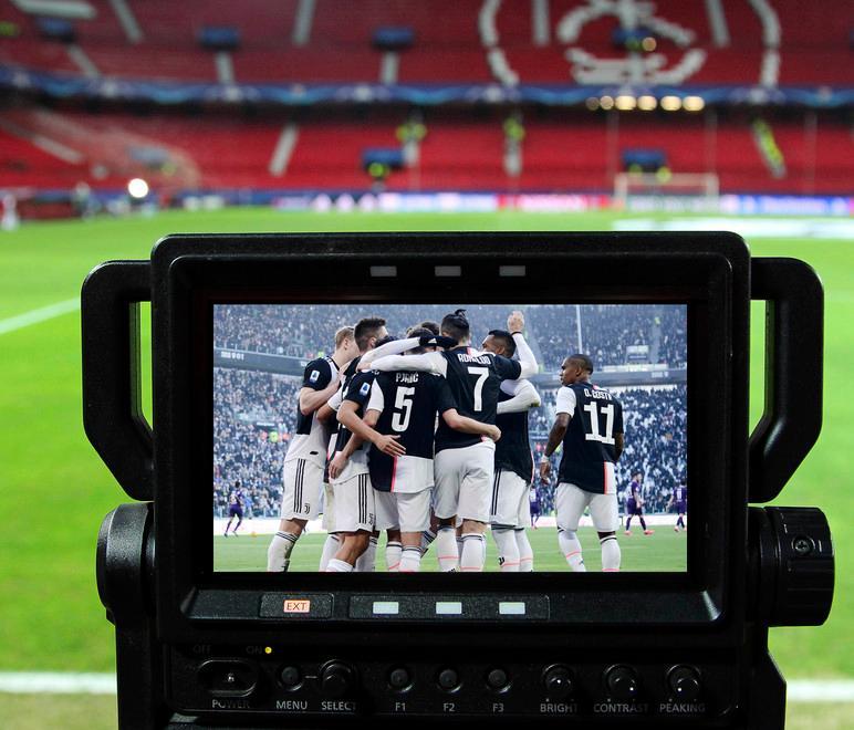 I club litigano sul calendario E portano Sky in tribunale 