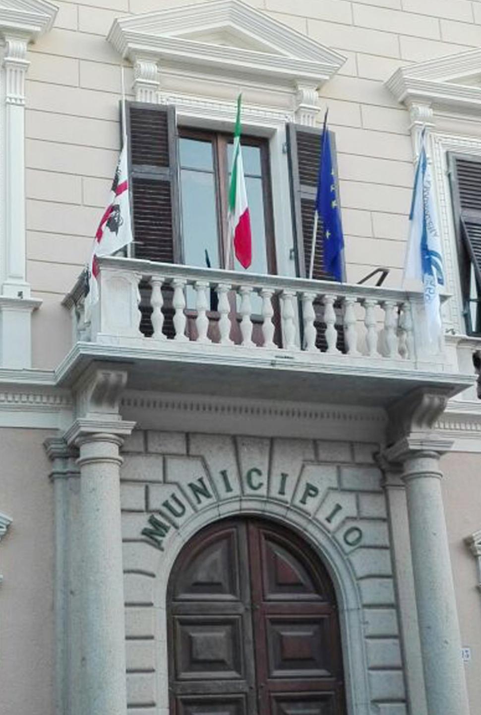 Le minoranze: «Modifica regolamento Tosap»