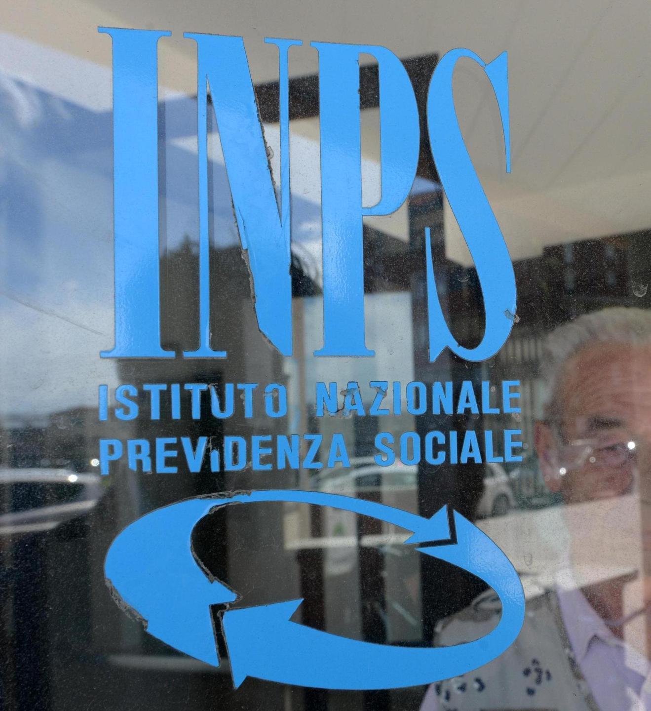 Ritardi nel pagamento della Cig oggi sit in davanti alla sede Inps