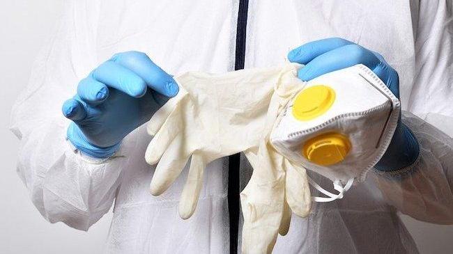 Il decalogo della Regione Emilia Romagna, che boccia i guanti: «È meglio lavarsi spesso le mani»