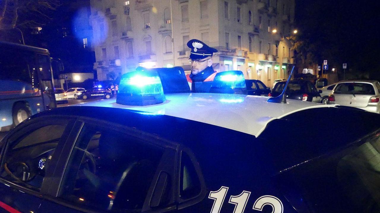 Rubavano nelle case per reinvestire in droga: 5 arresti