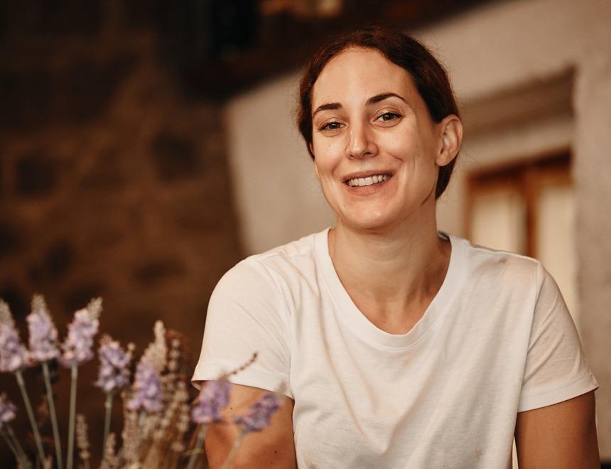 L’attrice reggiana Marina Meinero sceglie la Francia: «Qui il teatro è parte dell’educazione» 