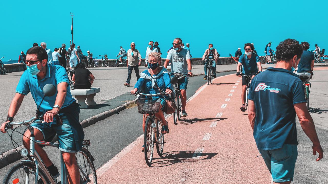 Il Comune pensa a una rivoluzione sulle strade della città, per migliorare la vita dei ciclisti (Foto di Dario Marzi)