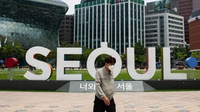 Seul richiude dopo nuovo picco contagi