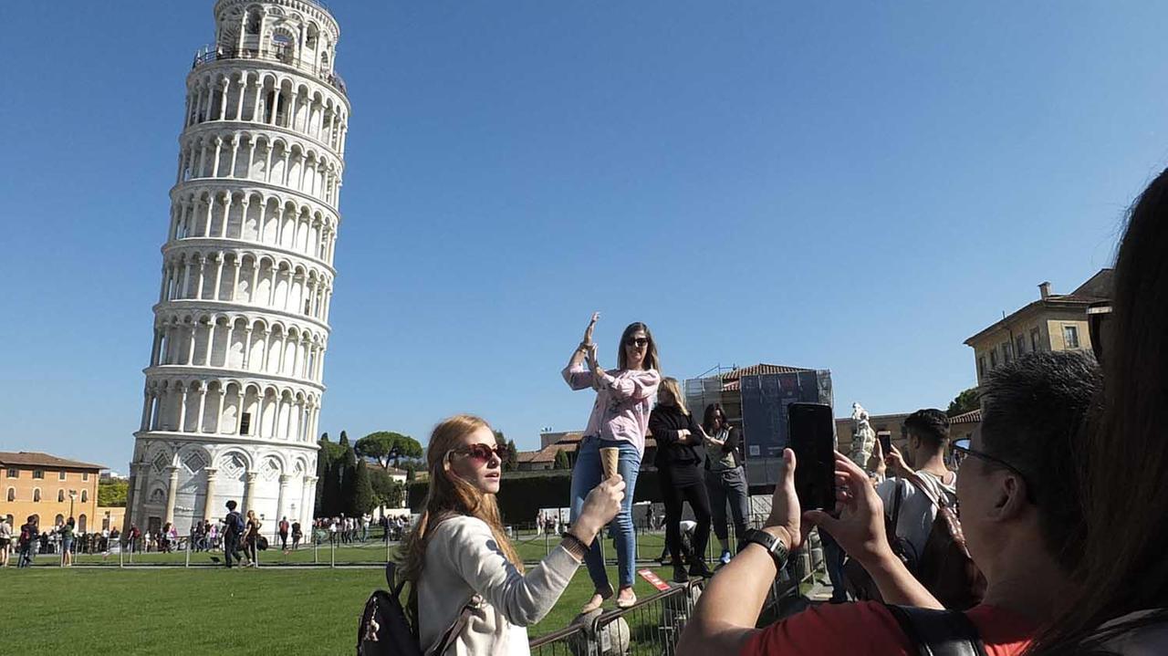 La Torre di Pisa riapre: accessi contingentati e mascherina obbligatoria