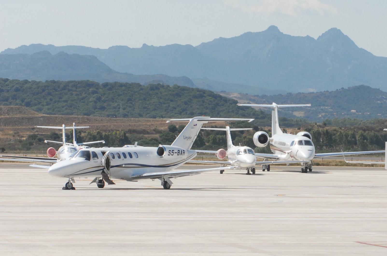 Solinas: "I passeggeri dei voli privati arrivano con il certificato di negatività" 