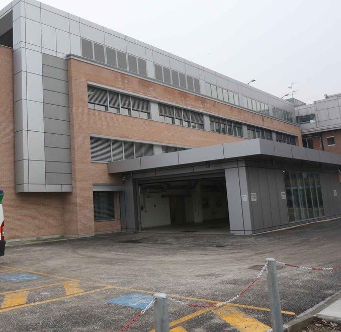 Uno degli ingressi dell'ospedale Franchini