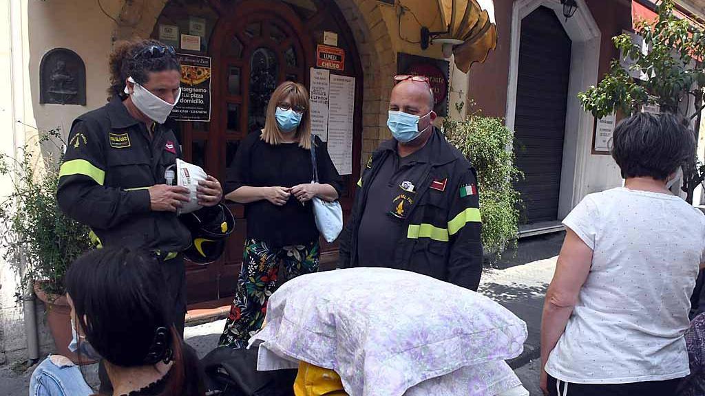 Cede via delle Mura Nord, la disperazione degli sfollati: "Senza casa ci sentiamo vuoti" - Video