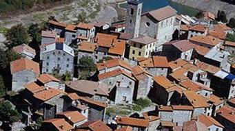 Nella casa dell’ex maresciallo gli esposti contro il Comune