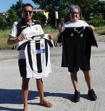 Ai ragazzi del Vasco Zappelli i completini delle giovanili dell’Esperia Viareggio 