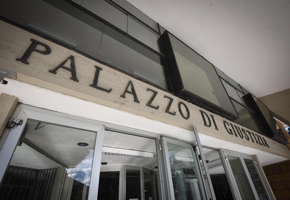 Pesante condanna per le violenze ai danni di moglie e cognata 