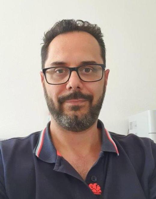 E per usare la piscina ingressi a turno per evitare affollamenti