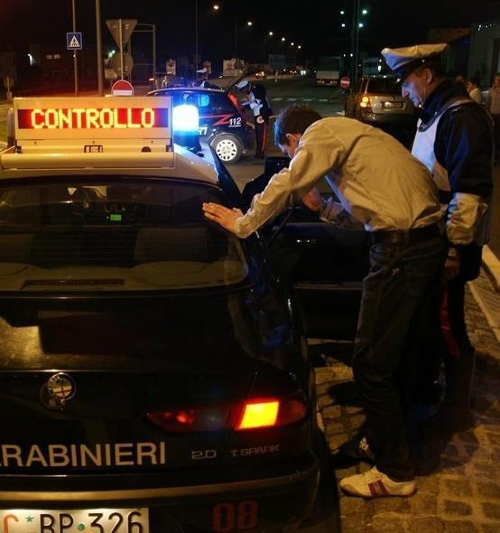 Gli ritirano la patente perché alticcio, ma era a piedi 