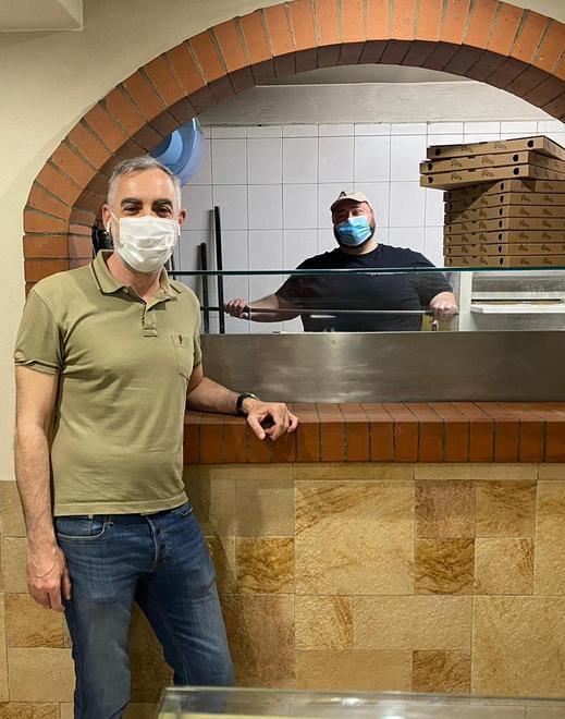 Dona duecento pizze alle famiglie in difficoltà Il gesto della Tavernetta 
