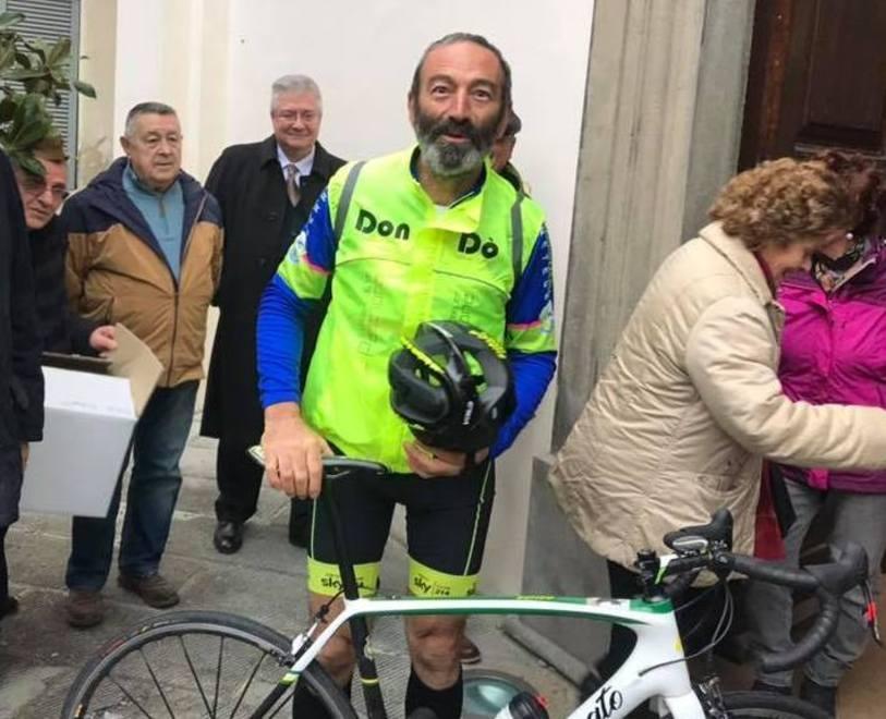 Prete-ciclista organizza il pellegrinaggio in bici Santa Croce-Montenero 