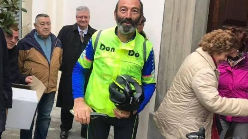 Prete-ciclista organizza il pellegrinaggio in bici Santa Croce-Montenero