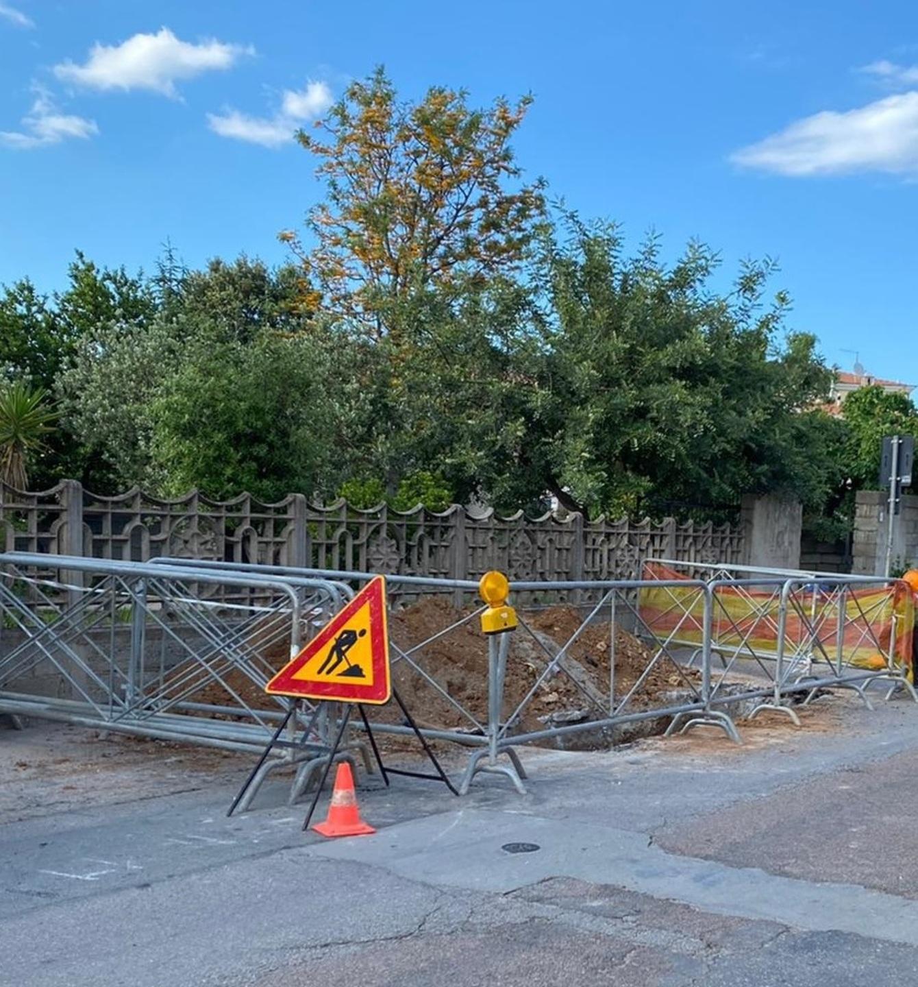Lavori alla linea elettrica interrata scattano i divieti per il traffico 