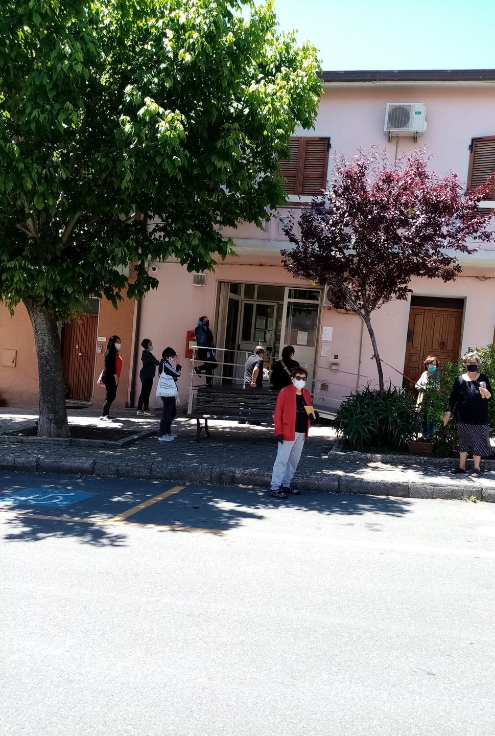 Fila sterminata alle Poste, l’ira del sindaco Arca