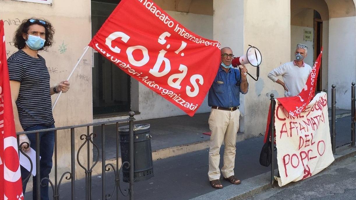 Picchetto Cobas sulla crisi economica