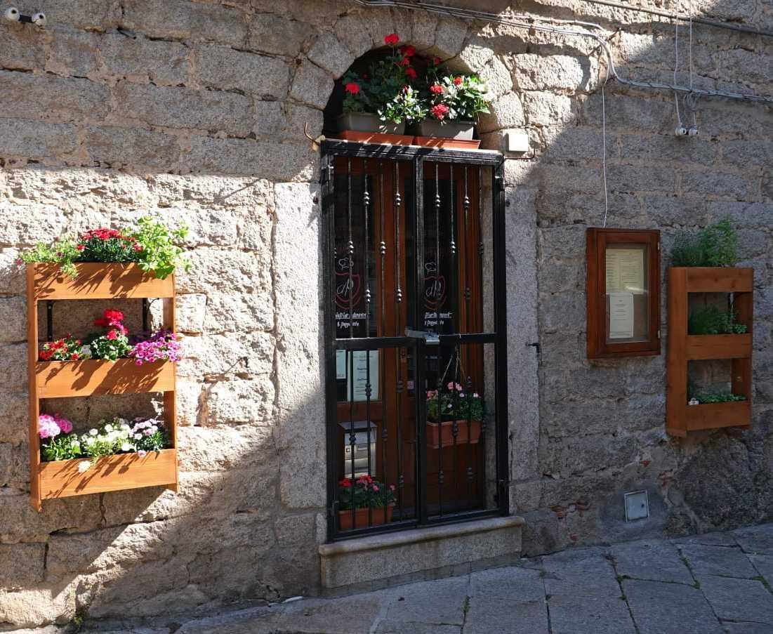 Fiori e profumi in centro la città diventa un giardino 
