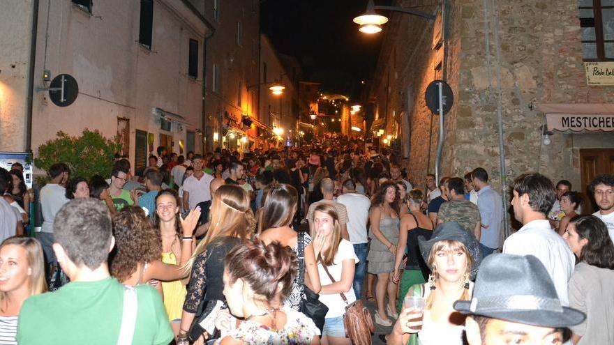 La salitina di Castiglione della Pescaia piena di gente