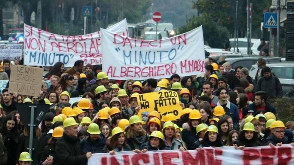La manifestazione dei Caschetti gialli dello scorso 25 gennaio a Massa