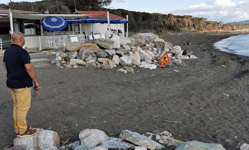 Sabbia sottomarina per “rifare” la spiaggia del Tombolo sud